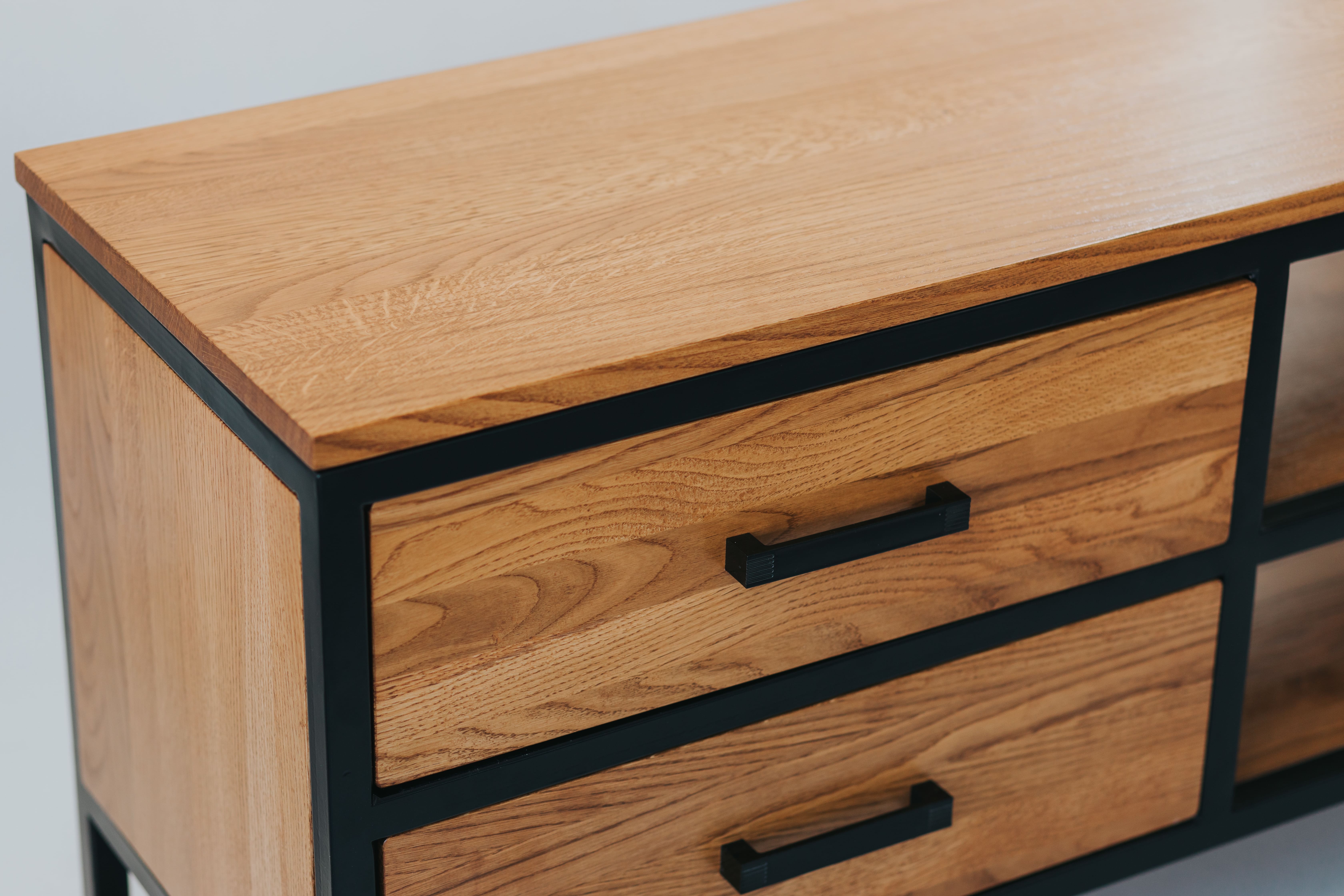 Produksi Furniture dengan Finishing HPL